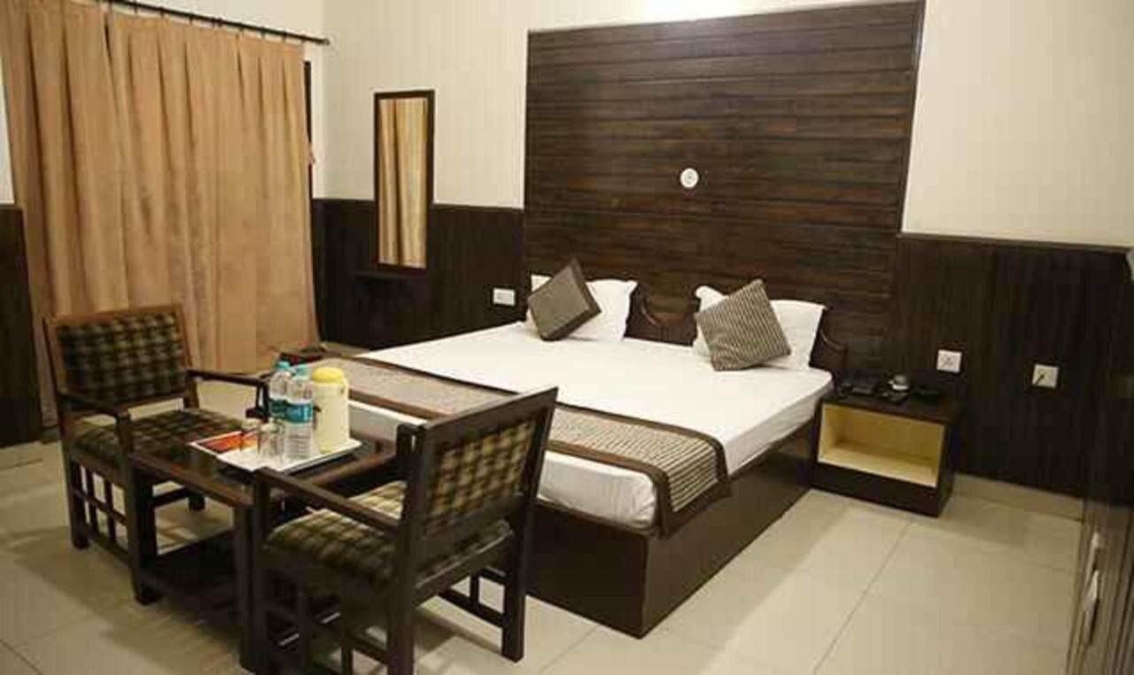 Fabhotel Corbett Inn Rudrapur Bagian luar foto